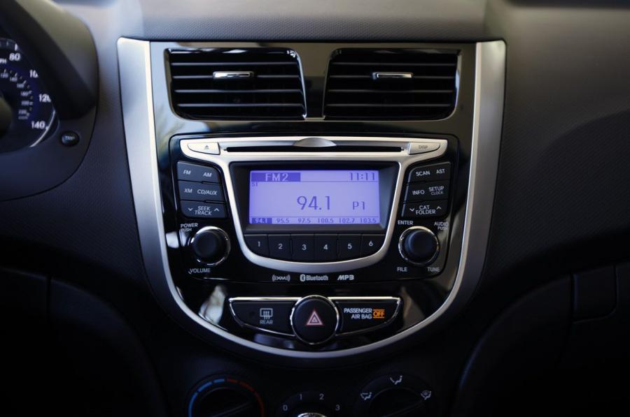  Hyundai Accent Green 2012 года  (фото 13 из 27)